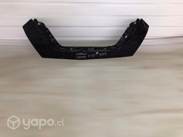Bisel de mascara nissan versa 2021-2023