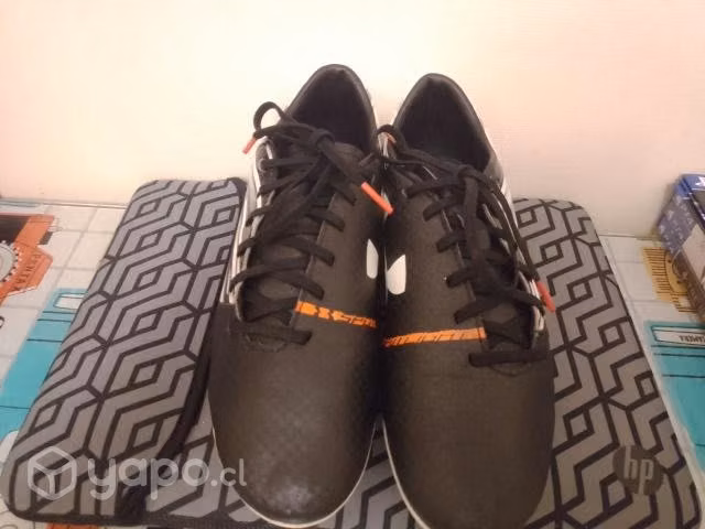 Chutiadores under armour spotligh talla40.5