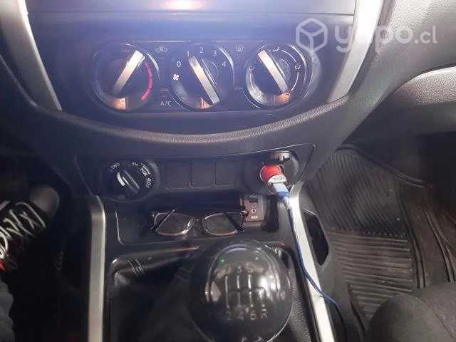 Nissan np300 2019 - Imagen 7