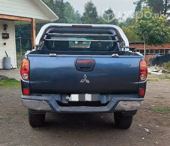 Mitsubishi l200 2014