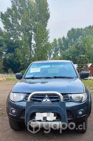 Mitsubishi l200 2014
