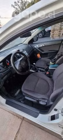 Kia motors cerato 2013