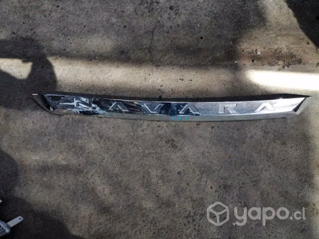Moldura capot cromada nissan navara original