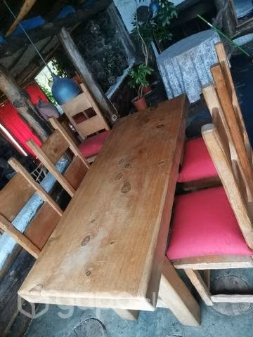 Mesa de ciprés