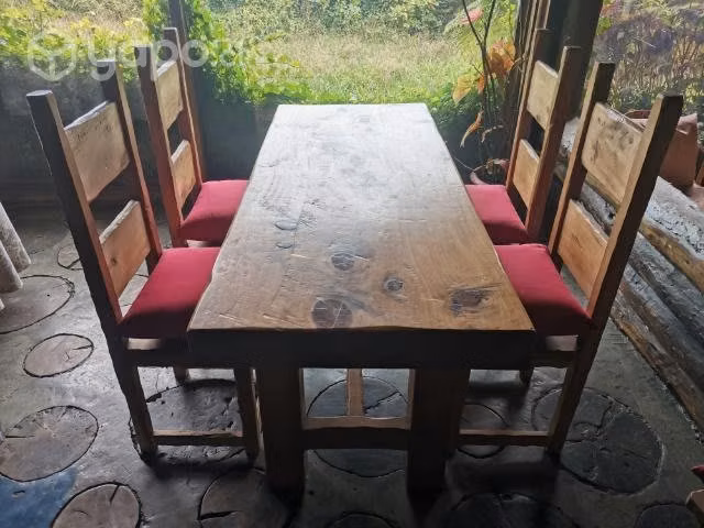 Mesa de ciprés