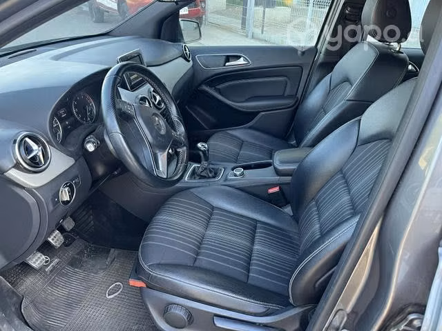 Mercedes Benz B180