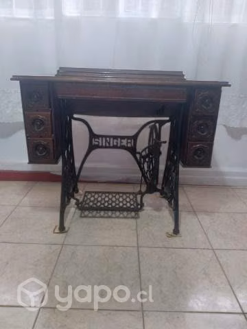 Combo máquina de coser Singer y Toilette cómoda