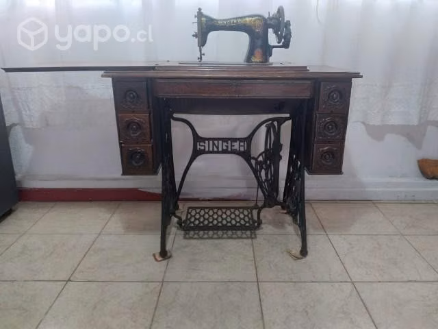 Combo máquina de coser Singer y Toilette cómoda
