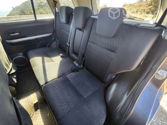 Suzuki grand nomade  2014