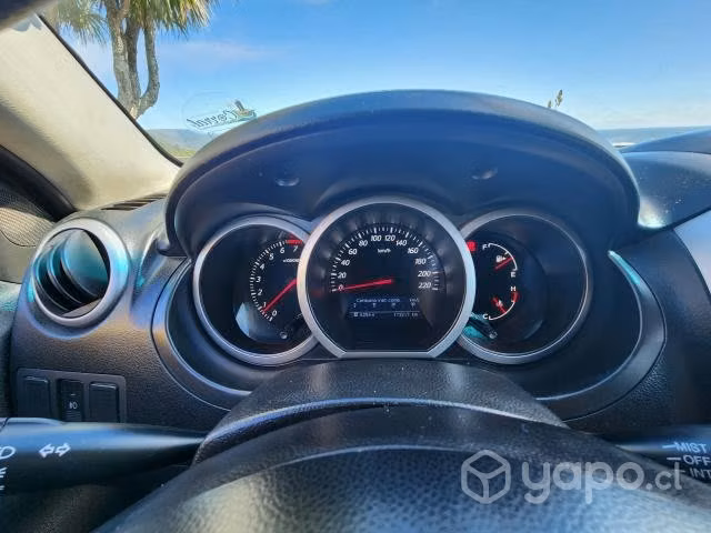 Suzuki grand nomade  2014