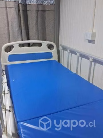 Cama clínica con colchón antiescaras nuevos
