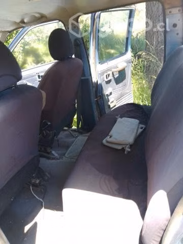 Camioneta Nissan - Imagen 6