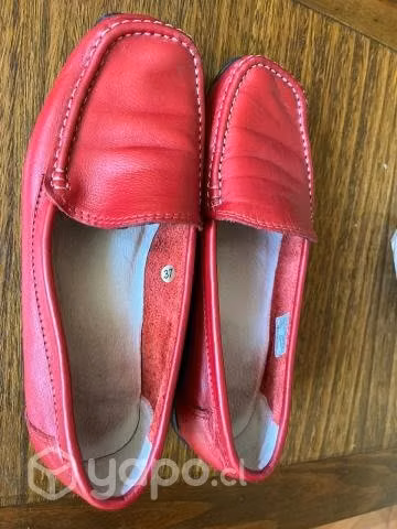 Se vende zapatos cuero rojos