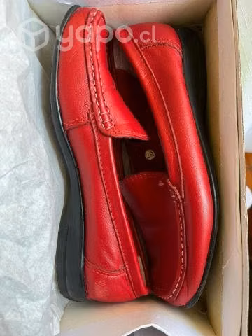 Se vende zapatos cuero rojos