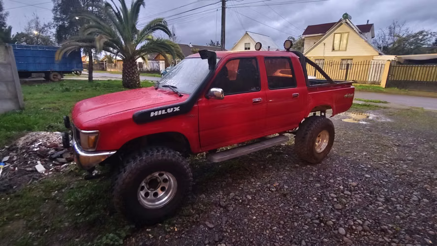 Vendo camioneta Toyota Hilux Año 93 4x4