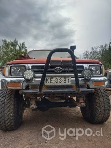 Vendo camioneta Toyota Hilux Año 93 4x4