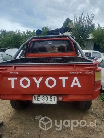 Vendo camioneta Toyota Hilux Año 93 4x4