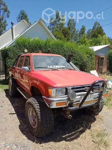 Vendo camioneta Toyota Hilux Año 93 4x4