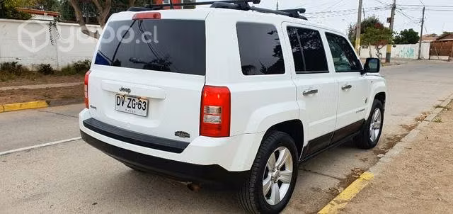 Jeep Patriot 2012 4x4 Blanco y Beige