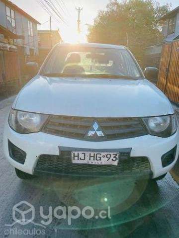 Mitsubishi L200 buen estado - Imagen 2