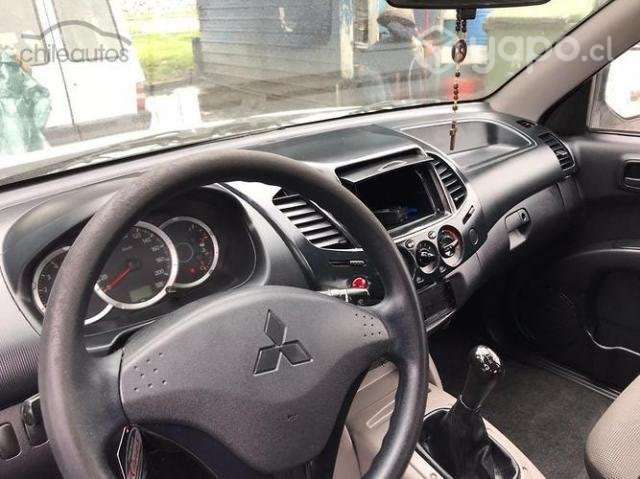 Mitsubishi L200 buen estado - Imagen 5
