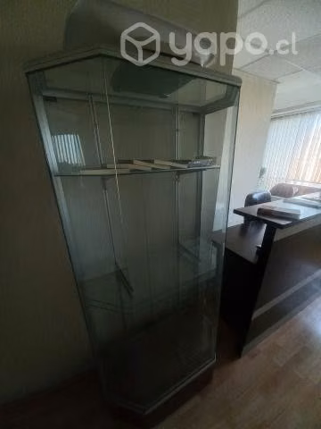Vitrina de vidrio + meson recepción y silla ejecut - Imagen 5