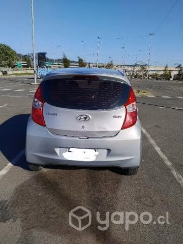 Vendo o permuto por sedan