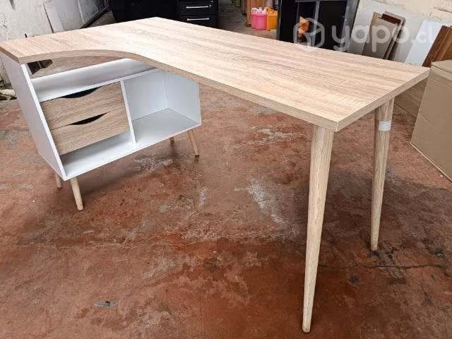Escritorio nuevo de hermoso diseño