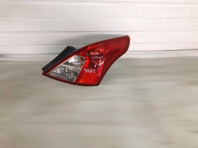 Foco trasero rh nissan versa 2012-2019
