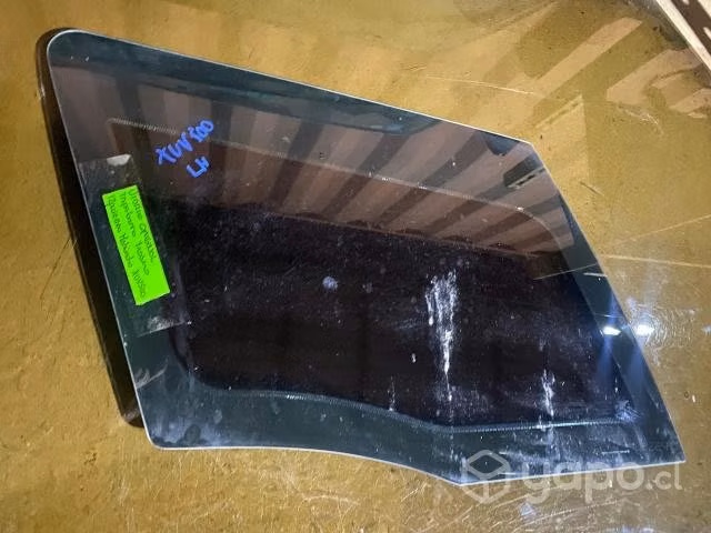 Vidrio original tapabarro tras izq XUV500 2015
