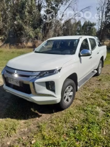 MITSUBISHI L200, año 2021