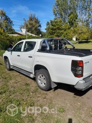 MITSUBISHI L200, año 2021