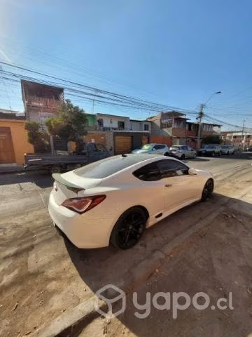 Se vende HYUNDAI GENESIS 2010