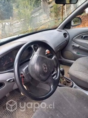 Se vende Hyundai Elantra 2000