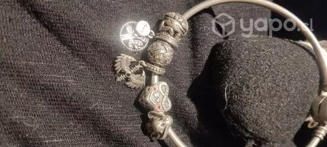 Pulsera más charms de plata modelo rígido 21 centí