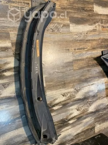 Rejilla torpedo Nissan versa año 2012/2017
