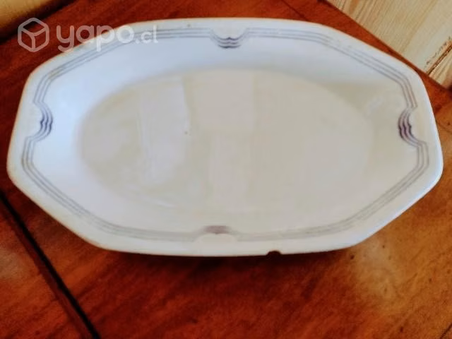 Variedad de fuentes, asaderas y antiguedades