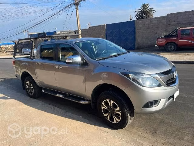 Camioneta mazda bt50 año 2021