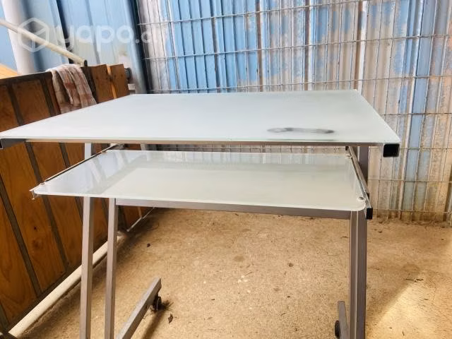 Escritorio en buen estado