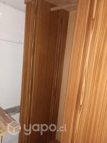 Clóset madera, puerta corredera