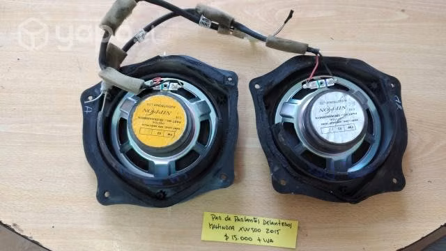 Par de parlantes delanteros Mahindra XUV 500 2015