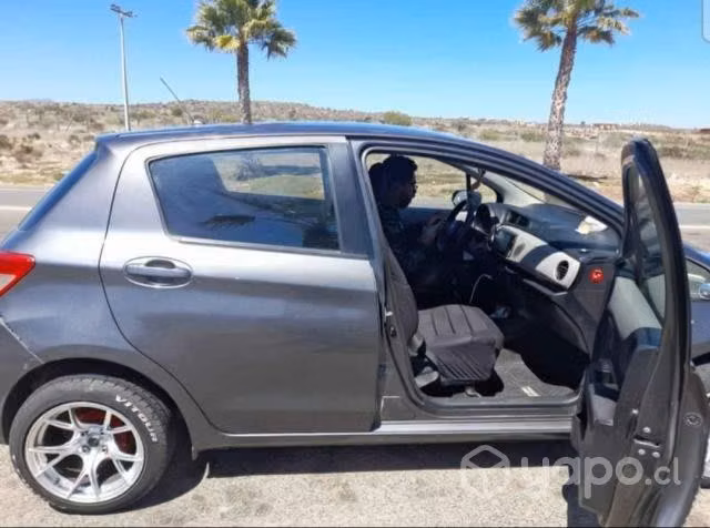 Toyota yaris 2012
