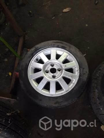 Llanta aro 15 renault clio megane con neumatico