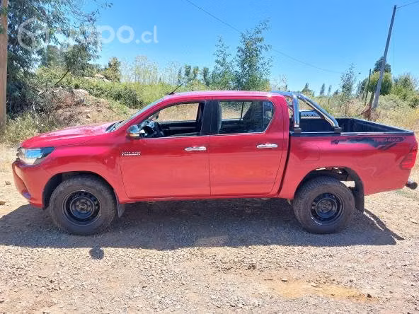 Toyota hilux SR 2.8 4x4