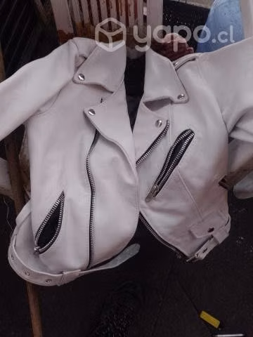 Chaqueta de cuero femenina