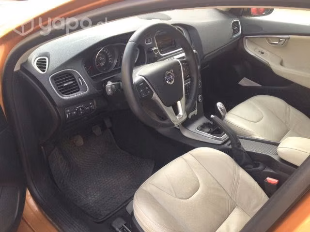 Volvo V40 D2