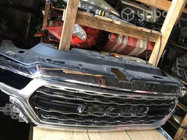 Máscara dodge ram 1500