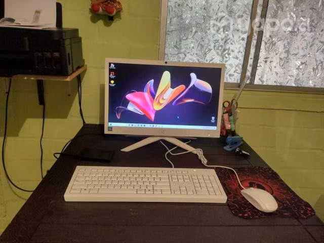 Computador HP Todo en Uno 20.7 Pulgadas - Imagen 2