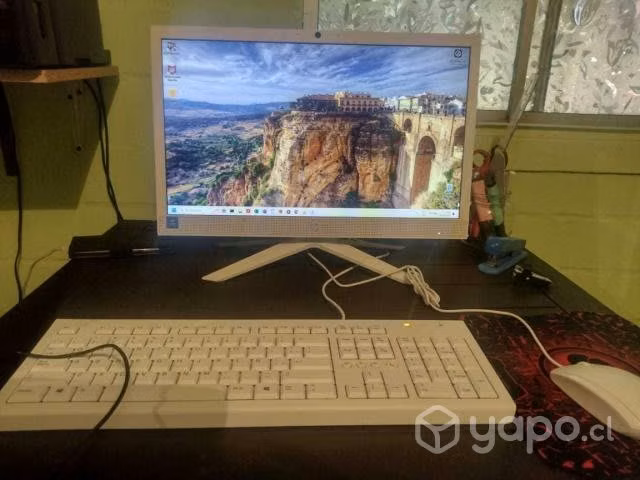 Computador HP Todo en Uno 20.7 Pulgadas