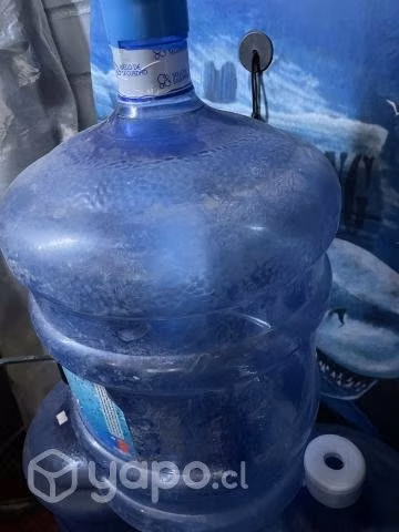 3 bidones de agua vasios